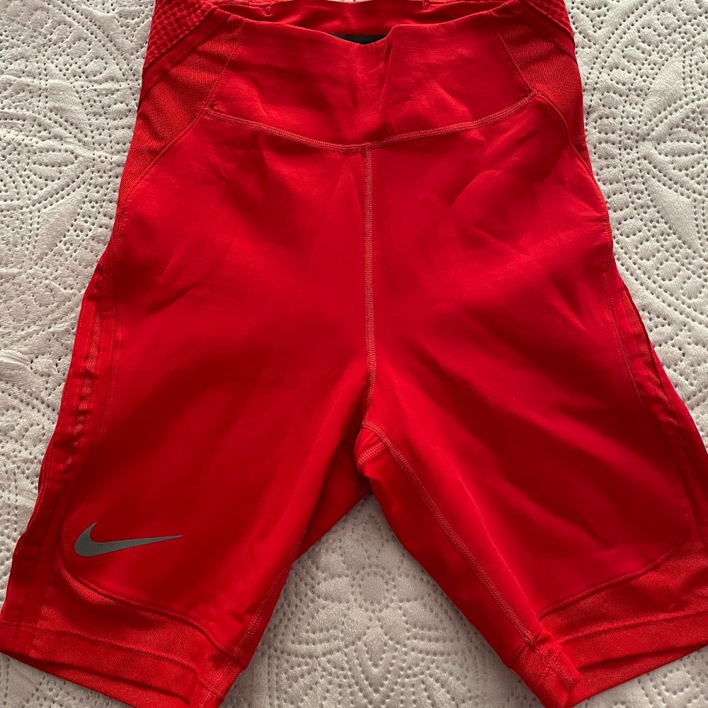 Nike - Women's 8" Biker Shorts Size Small
